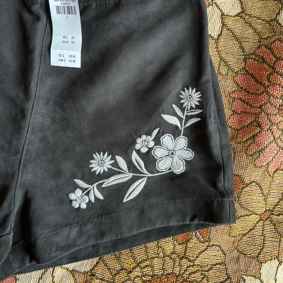 Hollister Faux Suede Shorts - sz 3 - Picture 3 of 7